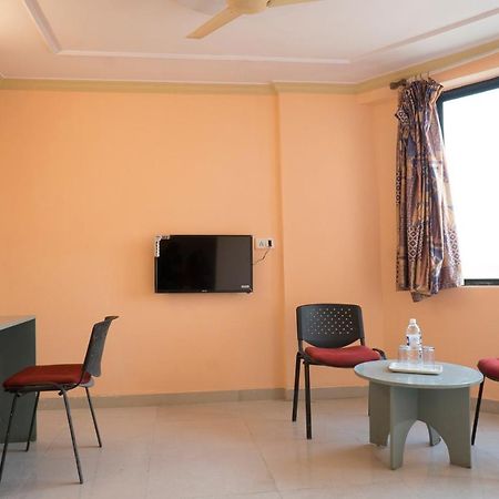 Oyo Flagship 37830 Hotel Aakar International סטרה מראה חיצוני תמונה