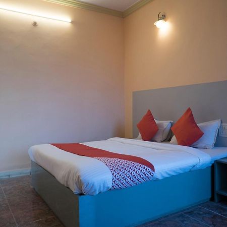 Oyo Flagship 37830 Hotel Aakar International סטרה מראה חיצוני תמונה