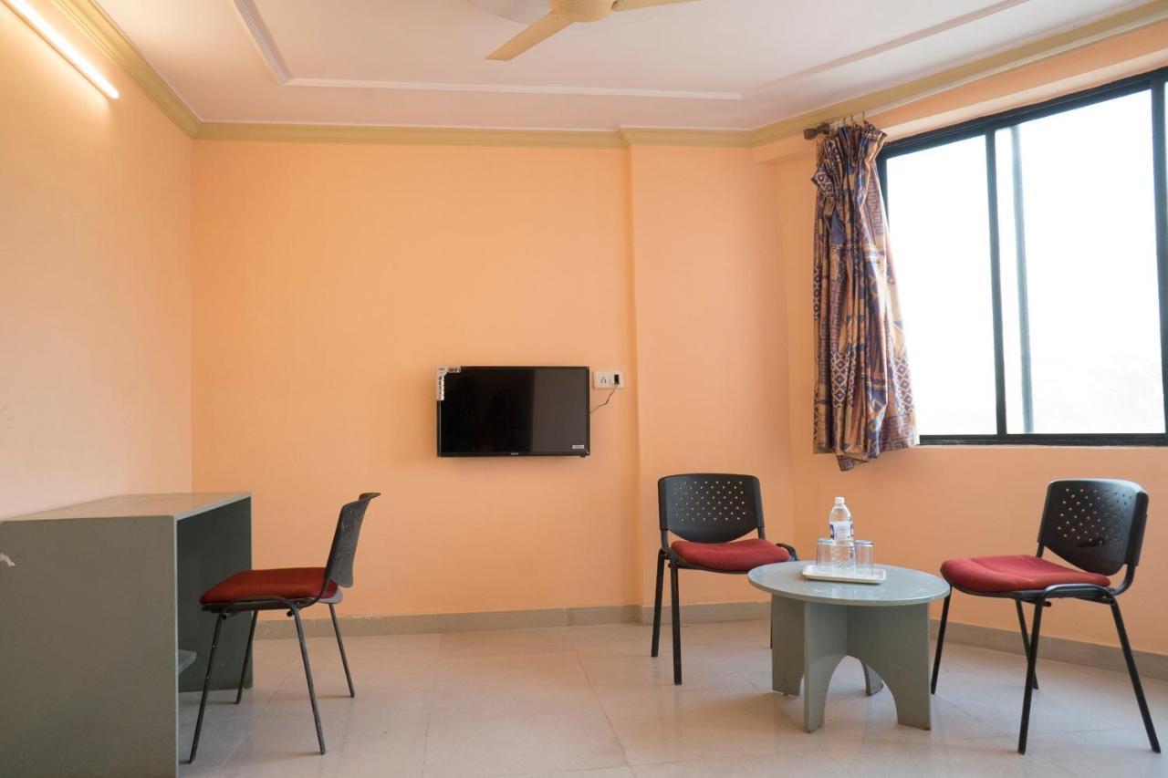 Oyo Flagship 37830 Hotel Aakar International סטרה מראה חיצוני תמונה