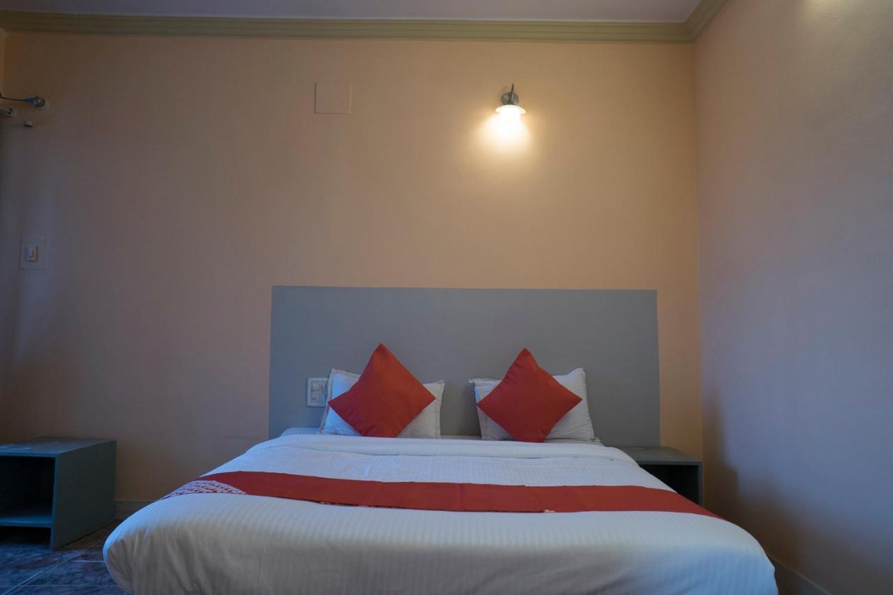 Oyo Flagship 37830 Hotel Aakar International סטרה מראה חיצוני תמונה
