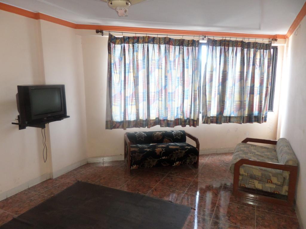 Oyo Flagship 37830 Hotel Aakar International סטרה מראה חיצוני תמונה