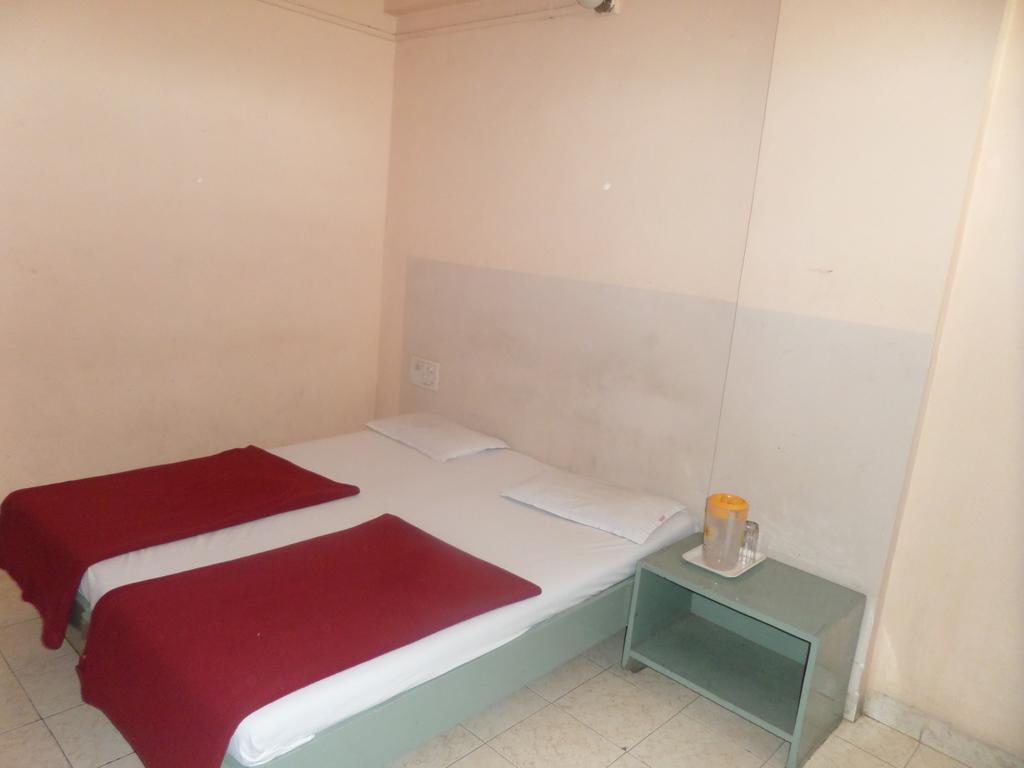 Oyo Flagship 37830 Hotel Aakar International סטרה מראה חיצוני תמונה
