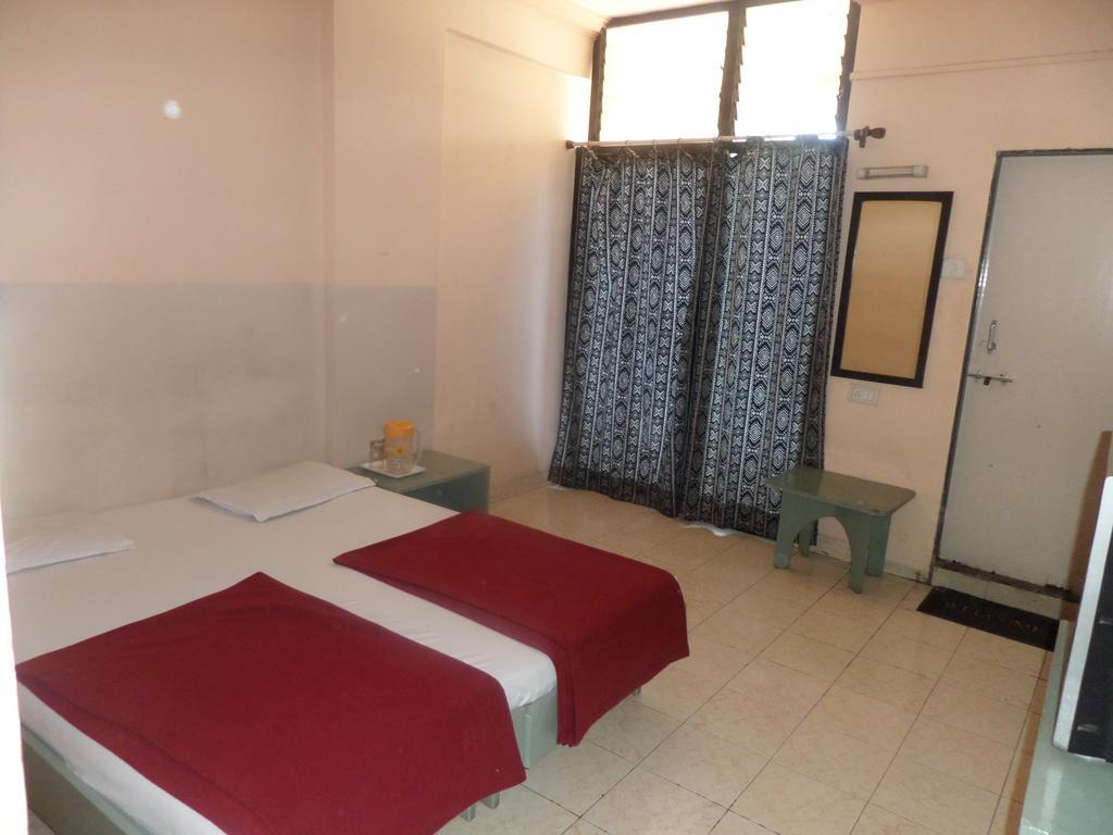 Oyo Flagship 37830 Hotel Aakar International סטרה מראה חיצוני תמונה