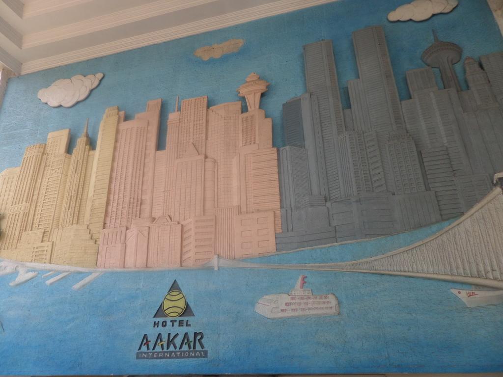 Oyo Flagship 37830 Hotel Aakar International סטרה מראה חיצוני תמונה