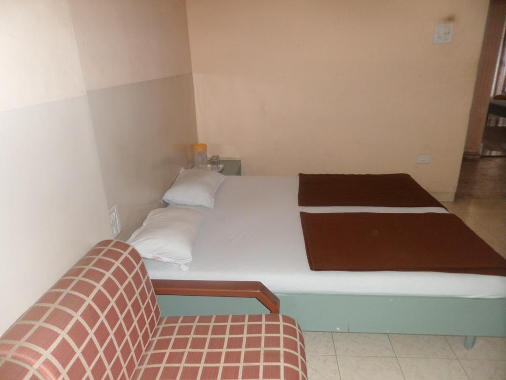 Oyo Flagship 37830 Hotel Aakar International סטרה מראה חיצוני תמונה