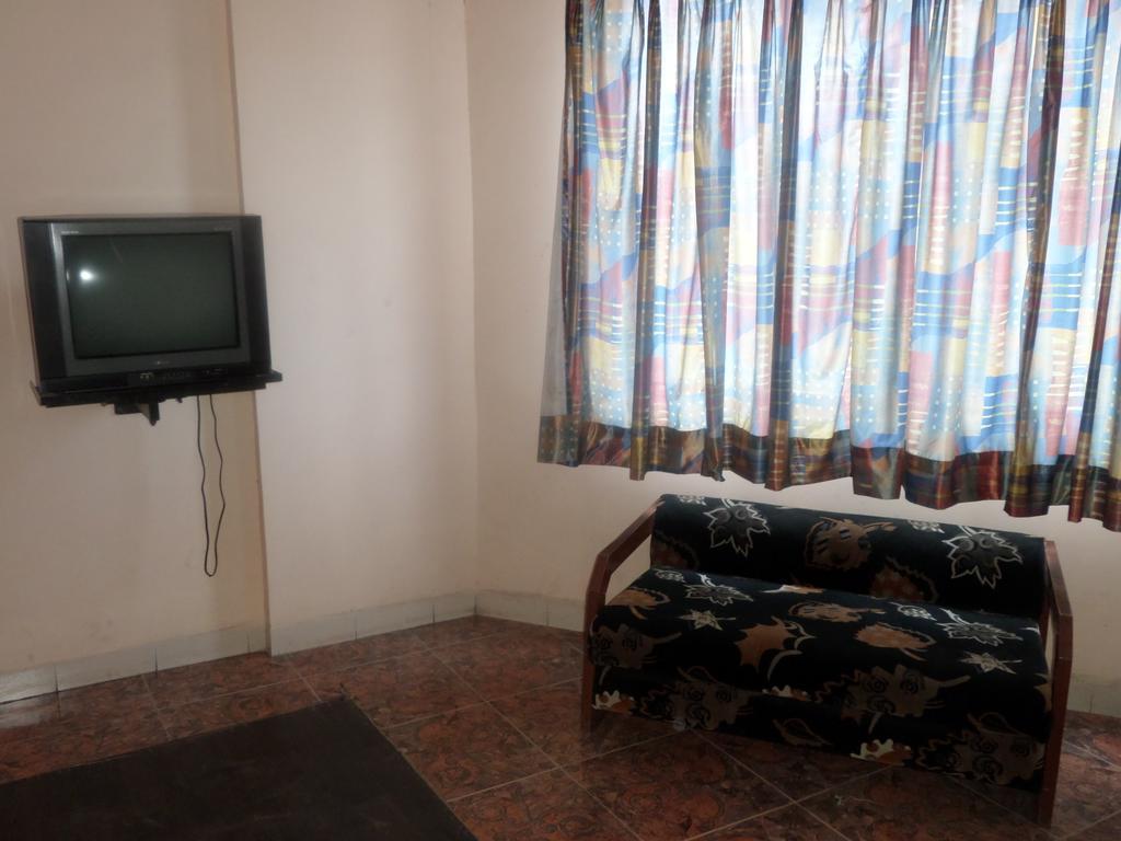 Oyo Flagship 37830 Hotel Aakar International סטרה מראה חיצוני תמונה