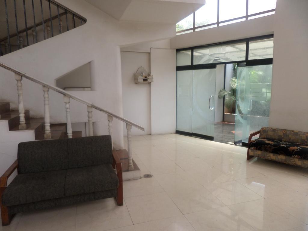 Oyo Flagship 37830 Hotel Aakar International סטרה מראה חיצוני תמונה