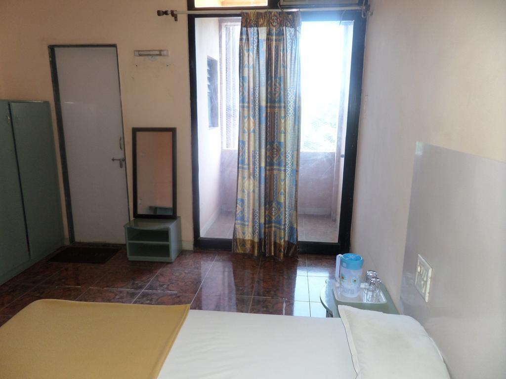 Oyo Flagship 37830 Hotel Aakar International סטרה מראה חיצוני תמונה