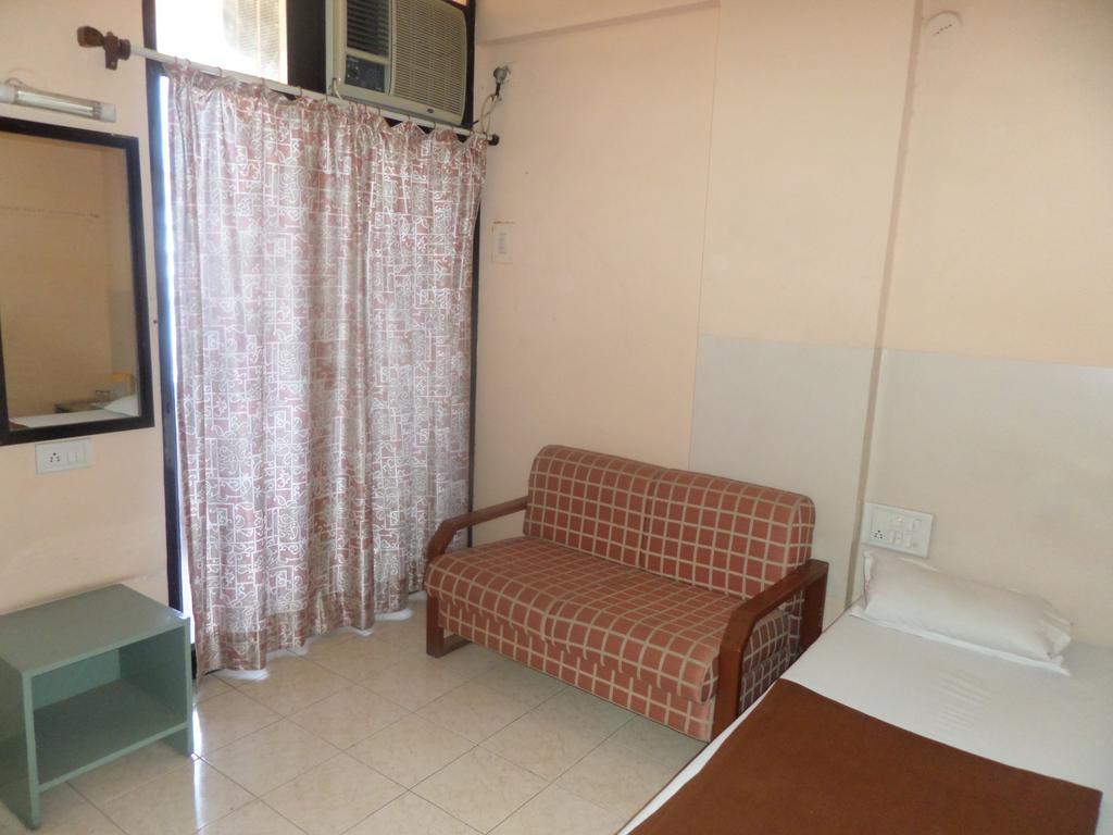 Oyo Flagship 37830 Hotel Aakar International סטרה מראה חיצוני תמונה