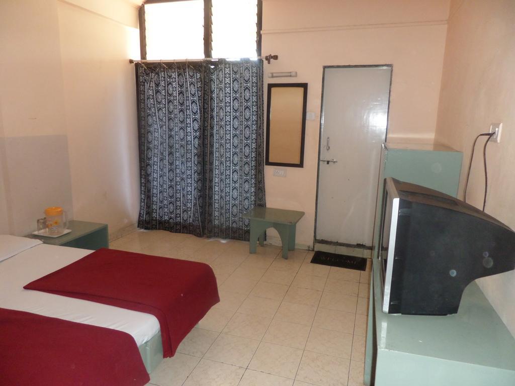 Oyo Flagship 37830 Hotel Aakar International סטרה מראה חיצוני תמונה
