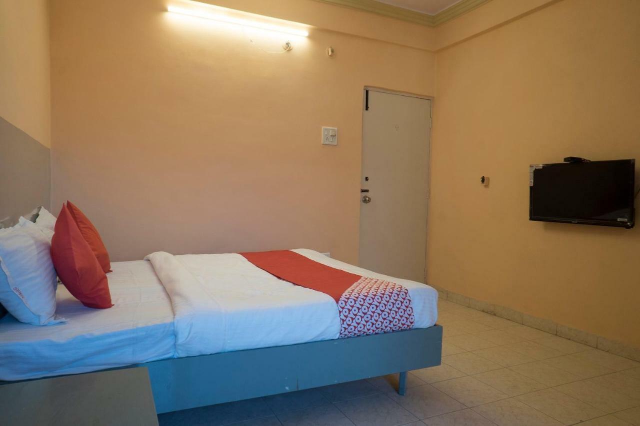 Oyo Flagship 37830 Hotel Aakar International סטרה מראה חיצוני תמונה