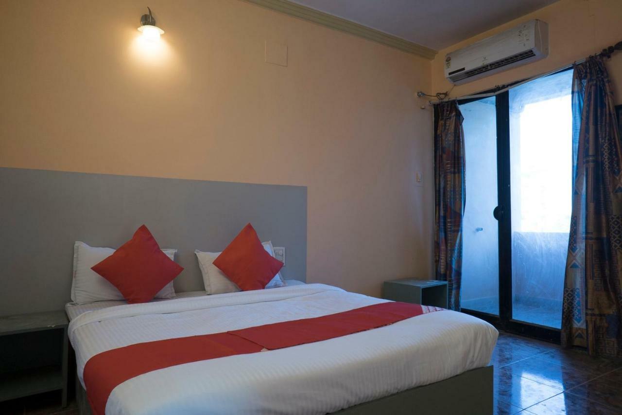 Oyo Flagship 37830 Hotel Aakar International סטרה מראה חיצוני תמונה