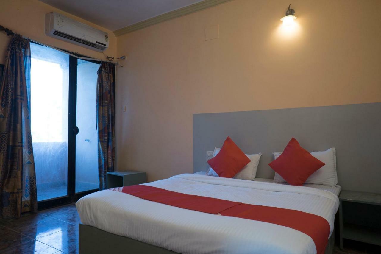 Oyo Flagship 37830 Hotel Aakar International סטרה מראה חיצוני תמונה