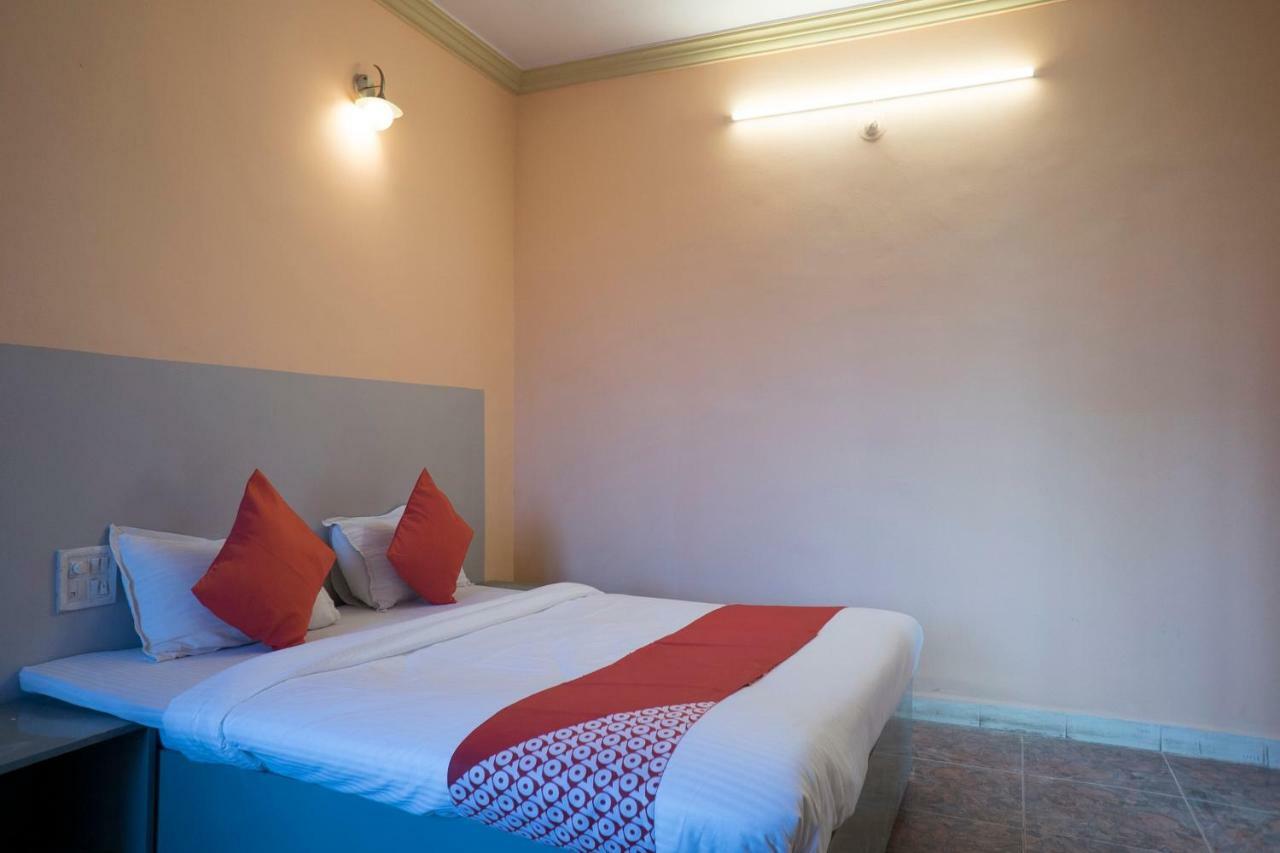 Oyo Flagship 37830 Hotel Aakar International סטרה מראה חיצוני תמונה