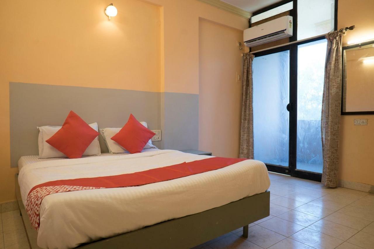 Oyo Flagship 37830 Hotel Aakar International סטרה מראה חיצוני תמונה