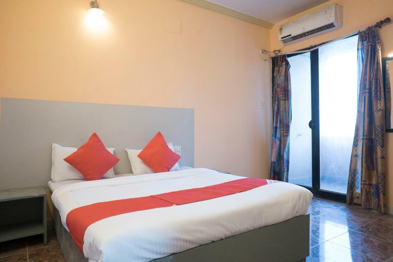 Oyo Flagship 37830 Hotel Aakar International סטרה מראה חיצוני תמונה